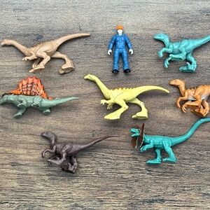 Jurassic World Mini Dinosaurs LOT 8 Toy Action Figures Velociraptor Man Play Set